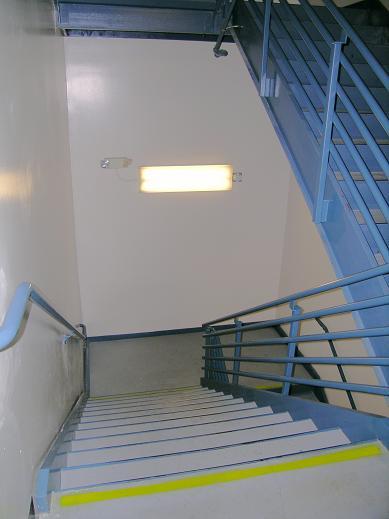 ET11SCE5030 Hybrid LED/Fluorescent Bi-Level Stairwell Lighting | ETCC